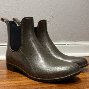 Comfortable glittery taupe sparkle boots